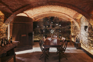 300 Jahre alter Weinkeller mit Naturwein-Vinothek