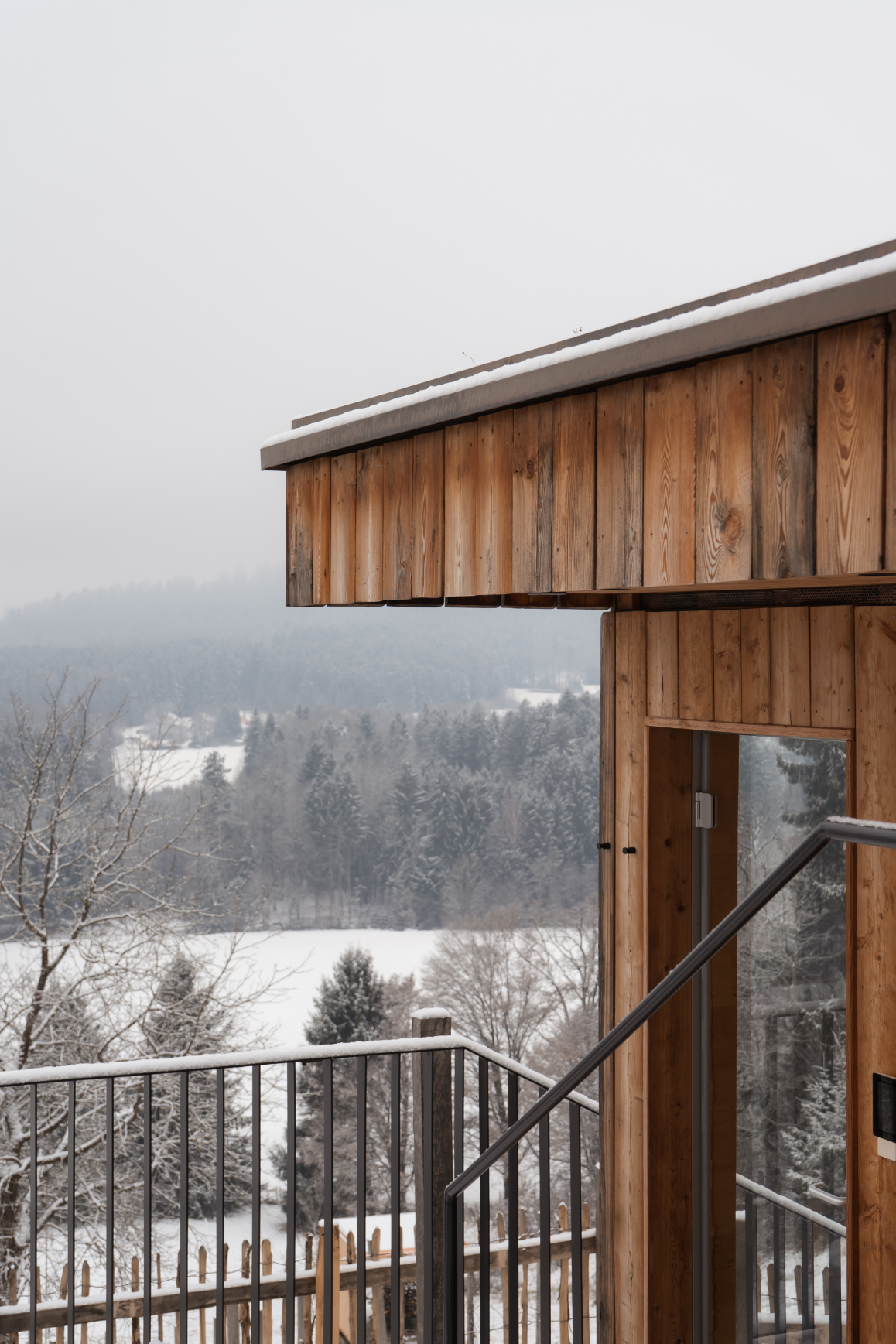 Am Wildbachberg im Winter - Sauna und Aussicht auf die Landschaft