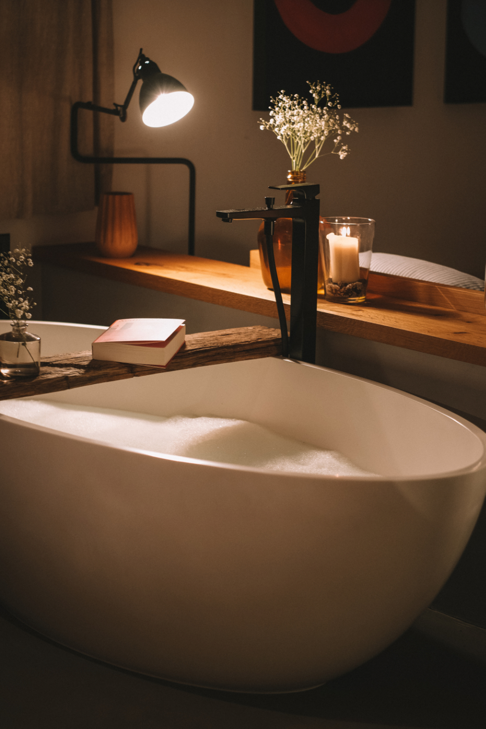 Badewanne mit Schaumbad im Chalet